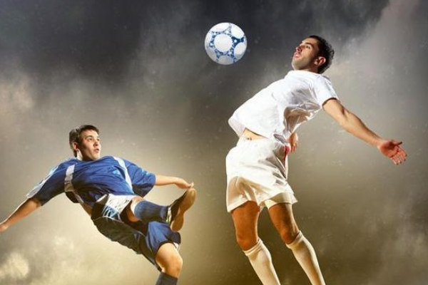 為什么足球球員的薪資都很高？