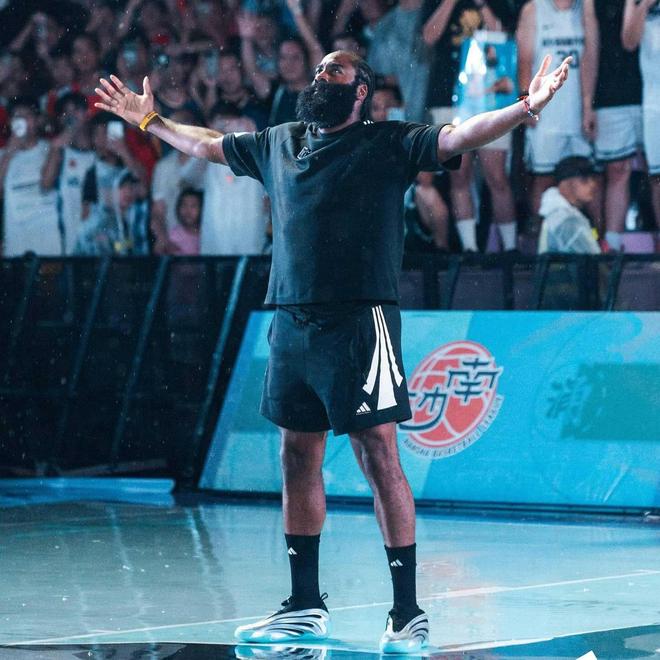 哈登:中國行與其說是旅游,不如說是一次家庭團聚